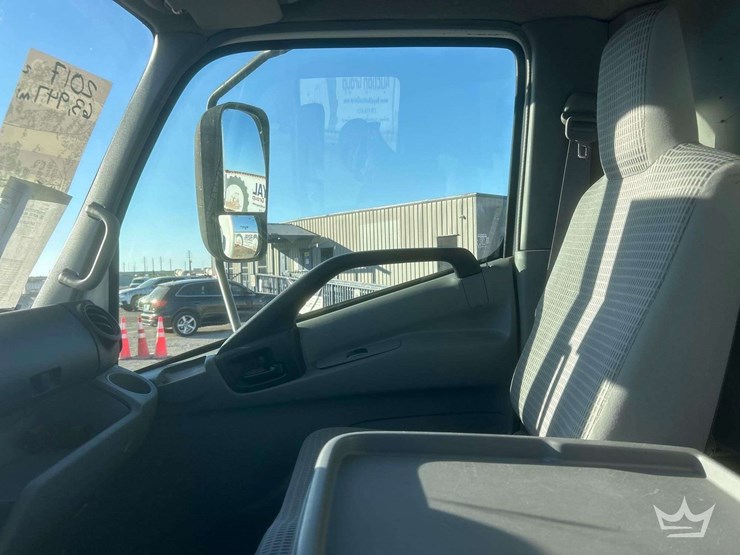 2017-hino-155-image-15