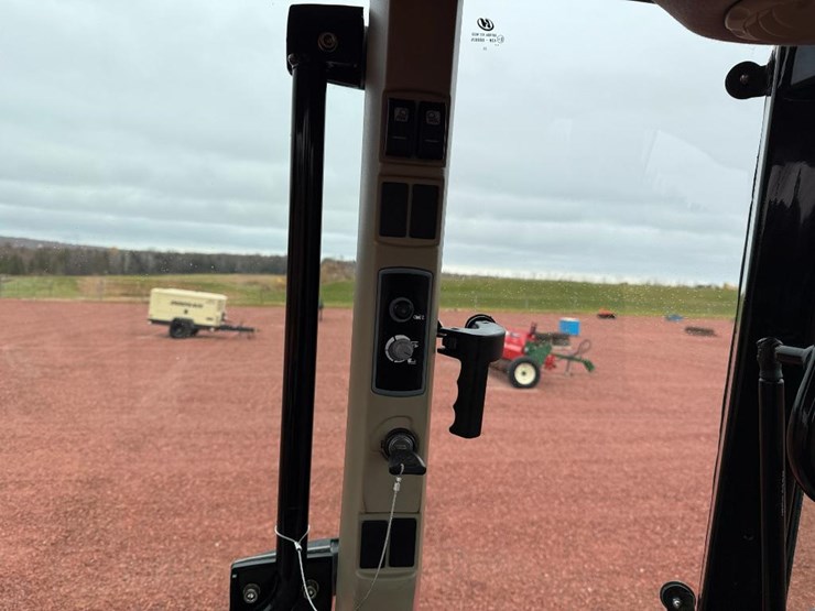 massey-ferguson-4707-image-51