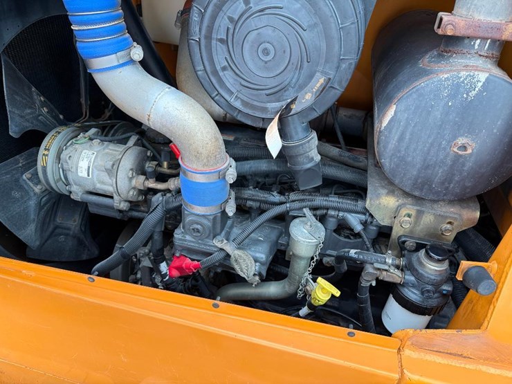 2011-case-1650l-xlt-image-53