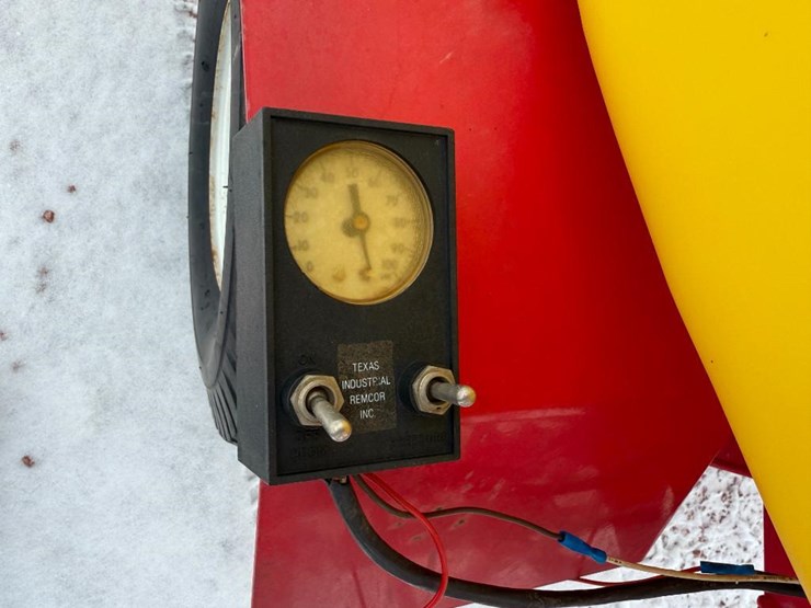 #83-•-lot-83-image-26