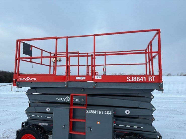 2017-skyjack-sj8841rt-image-12