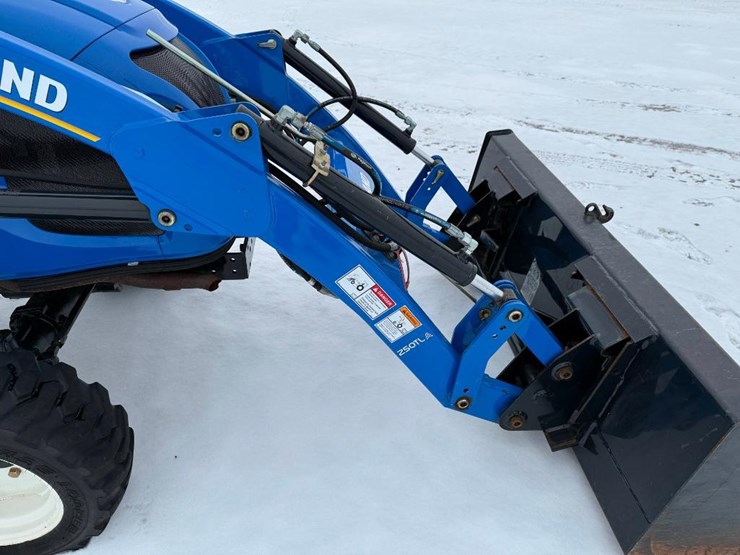 new-holland-boomer-37-image-20