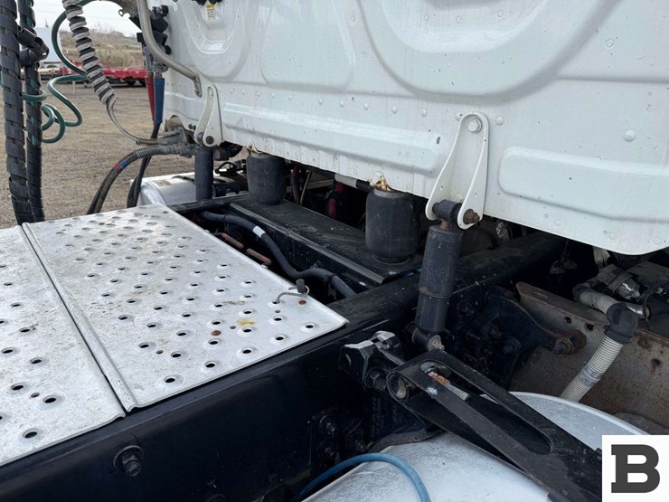 2017-freightliner-cascadia-125-image-34