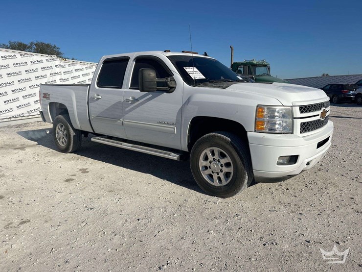 2014-chevrolet-silverado-2500hd-image-2