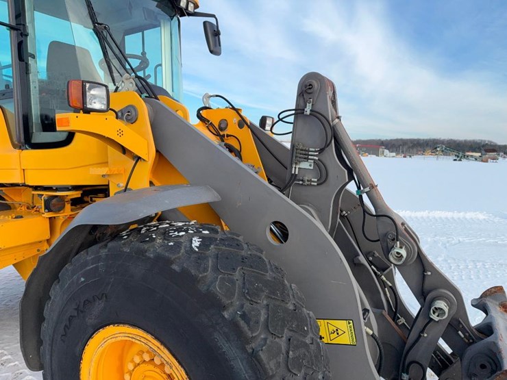 2015-volvo-l90g-image-39