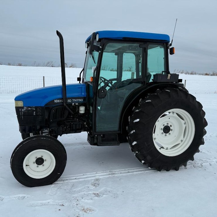 NEW HOLLAND TN75D