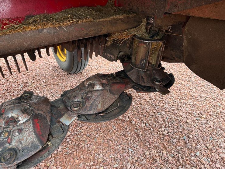 new-holland-210-image-14