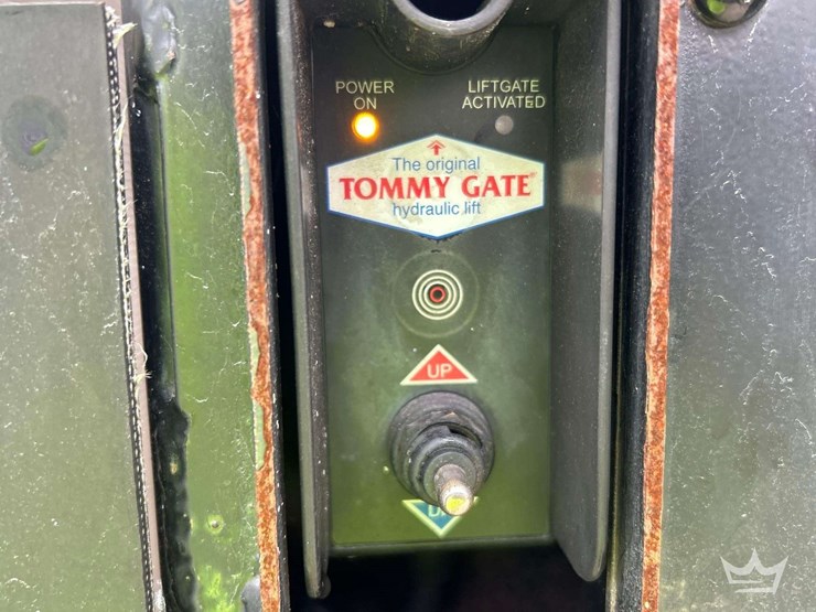 2017-chevrolet-express-3500-image-24