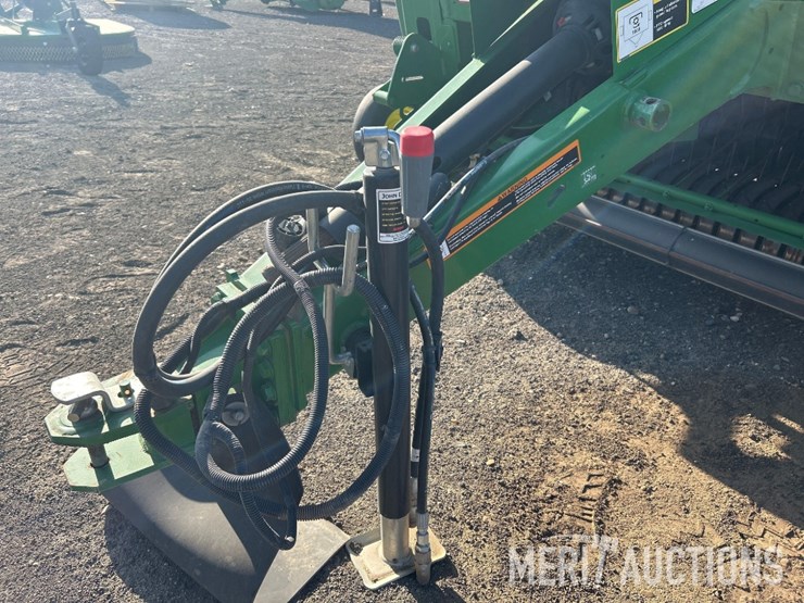 john-deere-561m-image-16