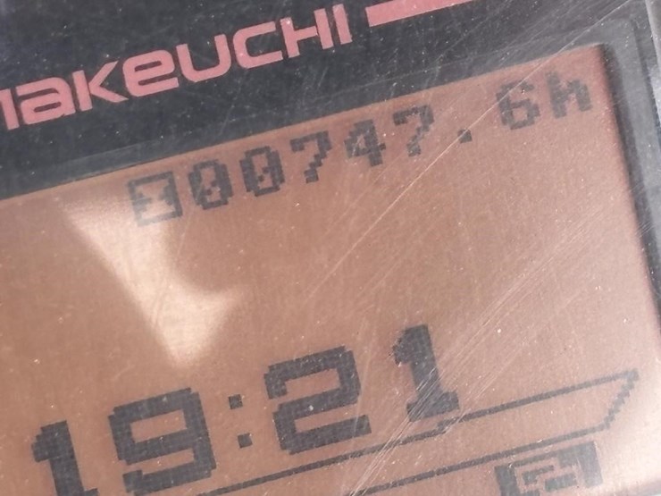 2021-takeuchi-tb240-image-57