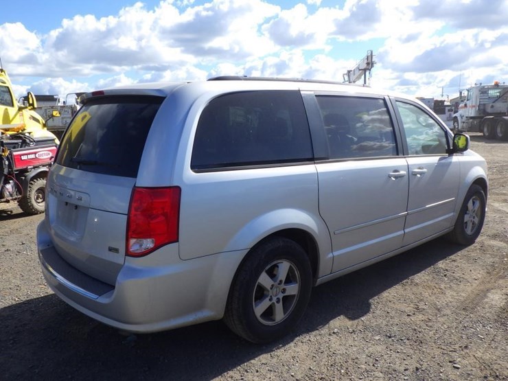 2012-dodge-grand-caravan-image-3