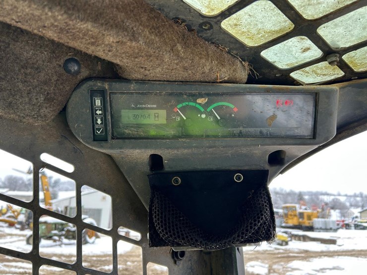 2021-deere-331g-image-21