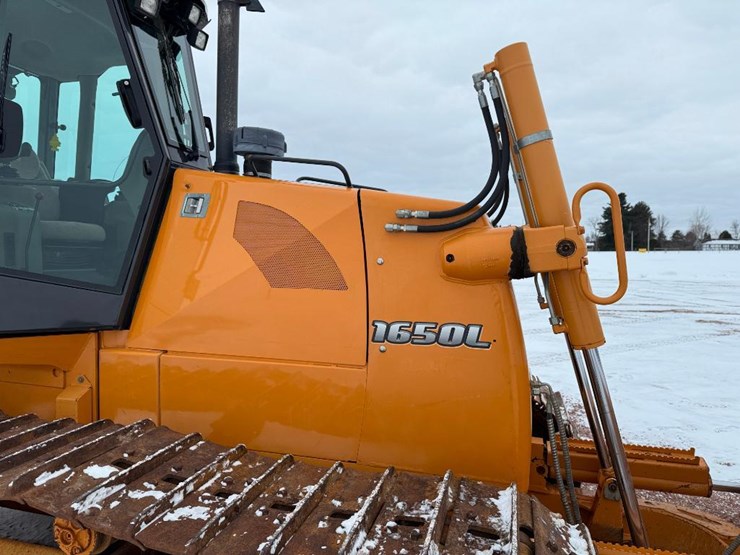 2011-case-1650l-xlt-image-29