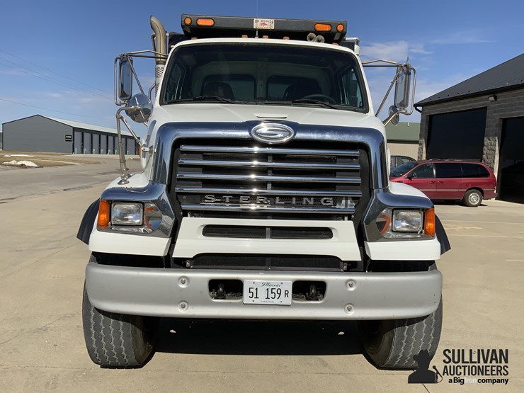 2009-sterling-l7500-image-2