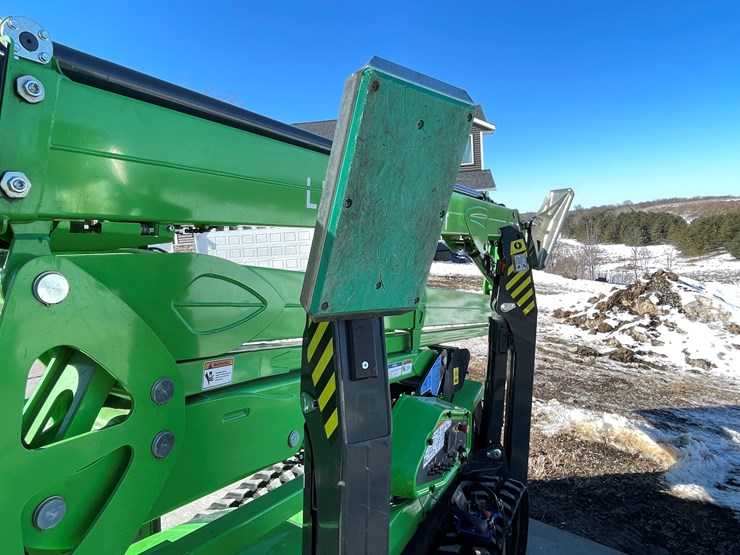 #103-•-2024-leguan-225-track-drive-articulating-boom-lift-image-19