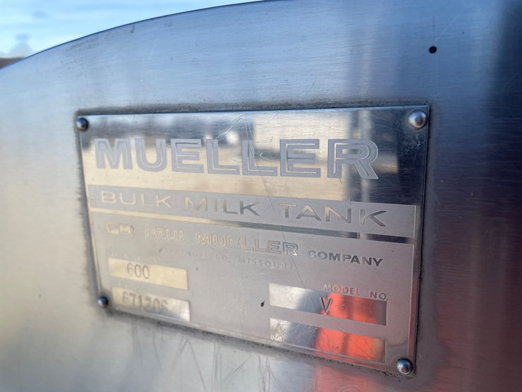 #305-•-600-gallon-mueller-stainless-steel-bulk-tank-image-20