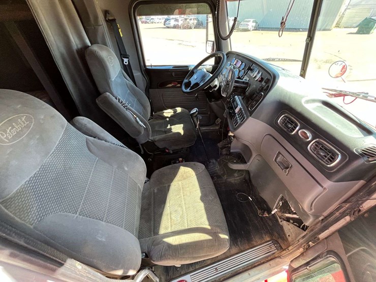 2012-peterbilt-386-image-33