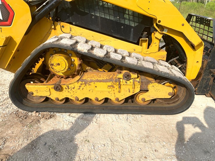 2023-caterpillar-249d3-image-11