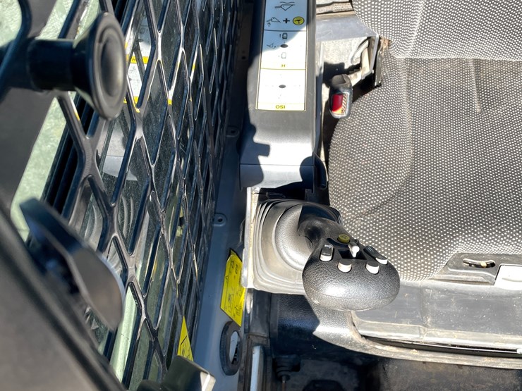 2022-bobcat-t450-image-43