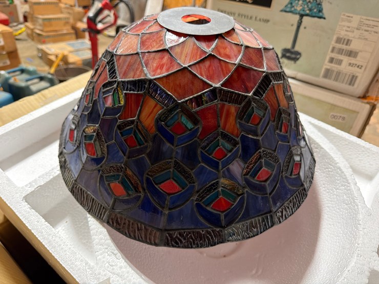 #76-•-stained-glass-lamp-image-3