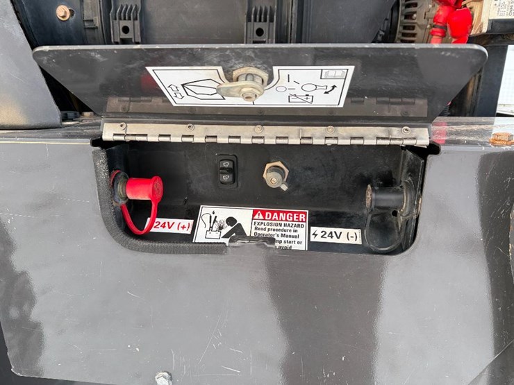 2023-case-621g-xr-image-52