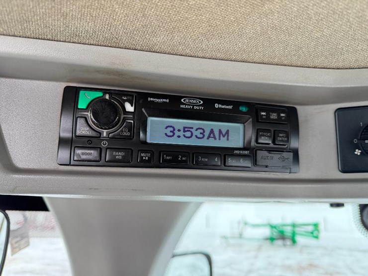 2019-case-621g-xt-image-71