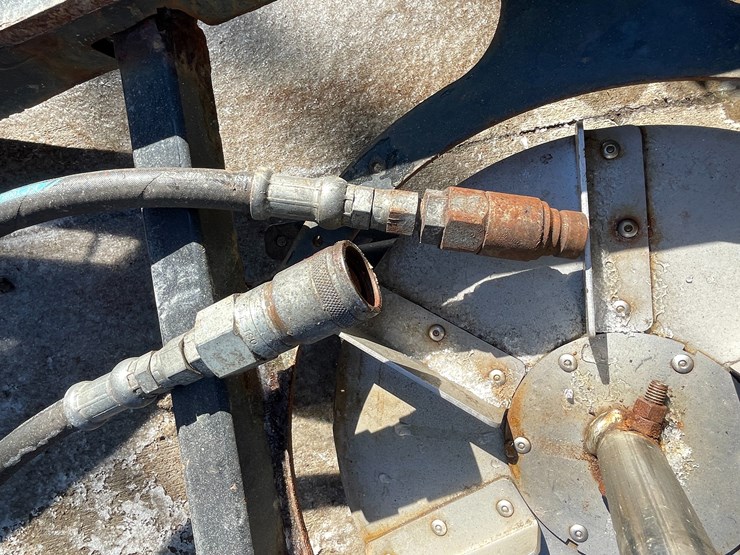 #172-•-boss-quick-cube-skid-steer-mount-salt-spreader-(1)-attachment-&-(4)-cubes-image-10