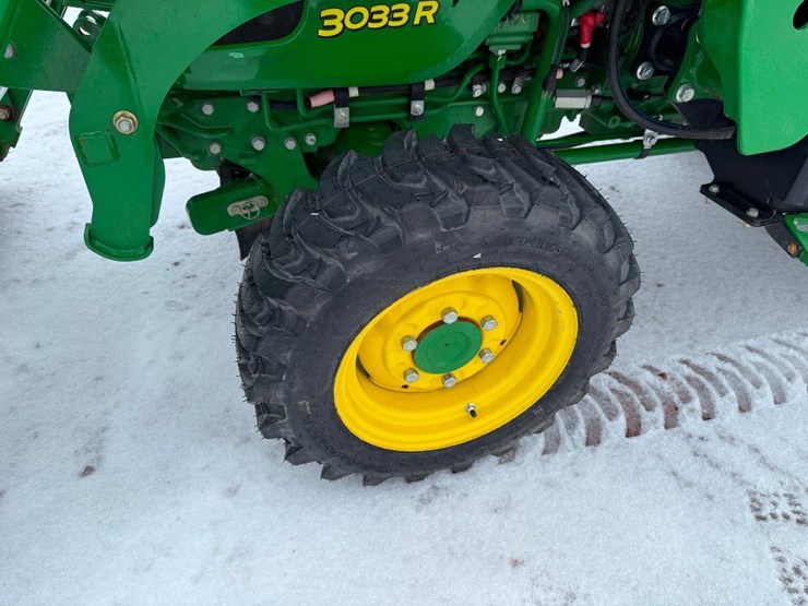 john-deere-3033r-image-12