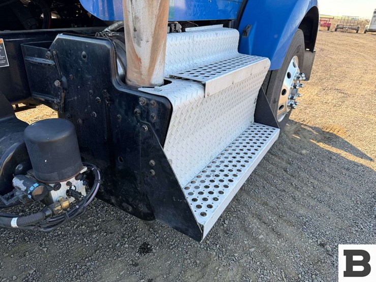 2015-kenworth-t800-image-36