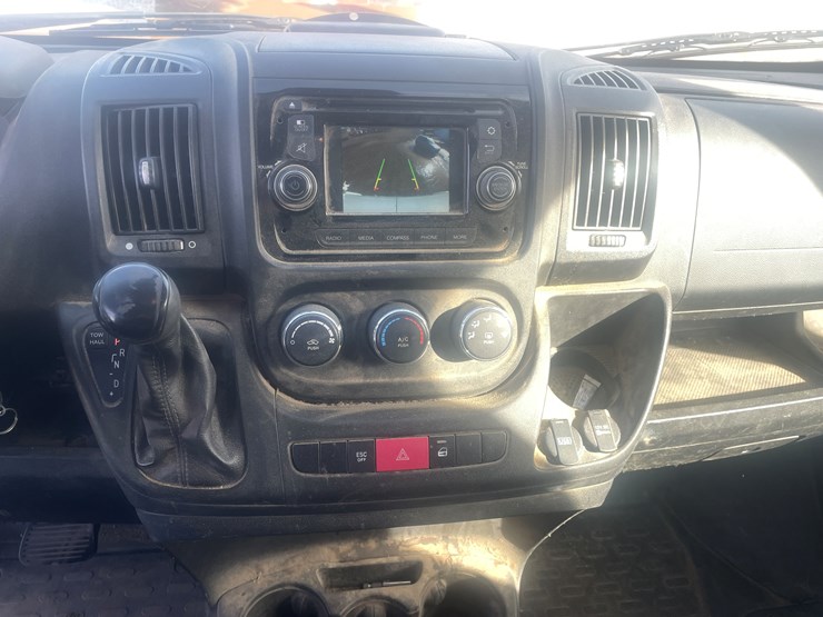 2016-dodge-3500-image-25