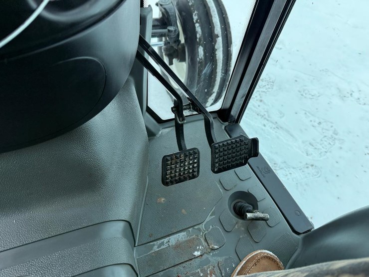 new-holland-tn75d-image-51