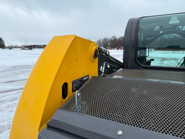 2023-new-holland-c334-image-27