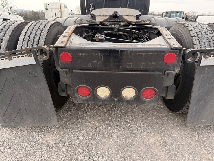 2022-western-star-49x-image-25