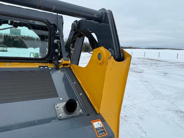 2018-deere-318g-image-21