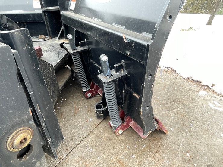 #4908-•-virnig-skid-steer-mount-70"-v-plow-image-15