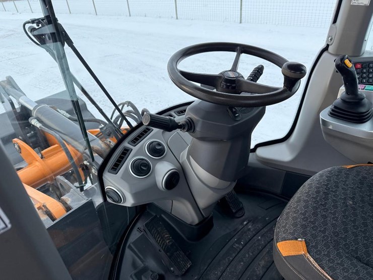 2023-case-621g-xr-image-61