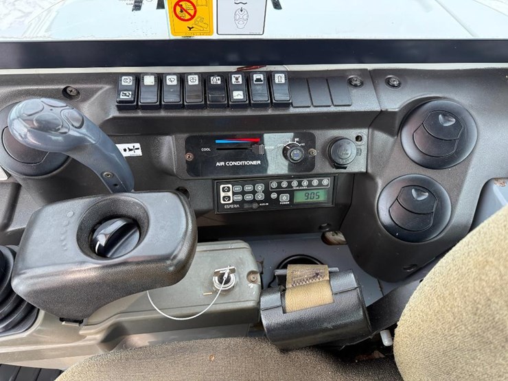 takeuchi-tb240-image-56