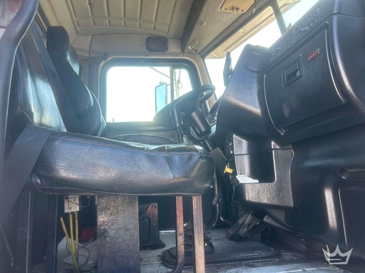 2005-peterbilt-357-image-37