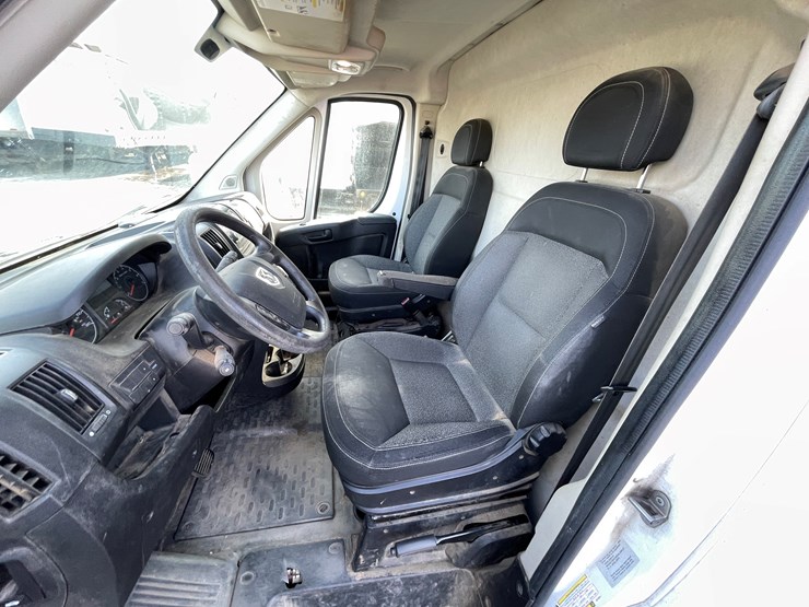 2016-dodge-3500-image-23