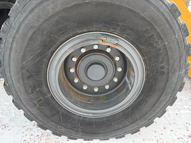 2023-case-621g-xr-image-11