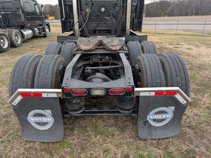 #30942-•-2015-volvo-vnl-tandem-axle-truck-tractor-image-5