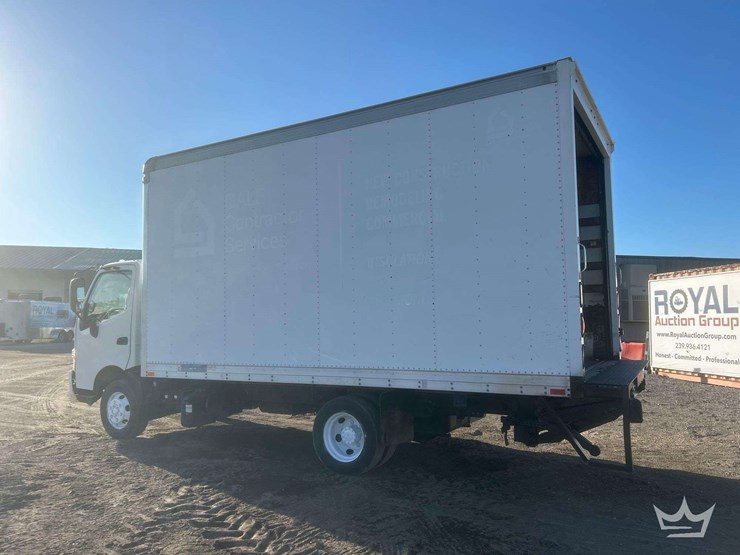 2017-hino-155-image-4