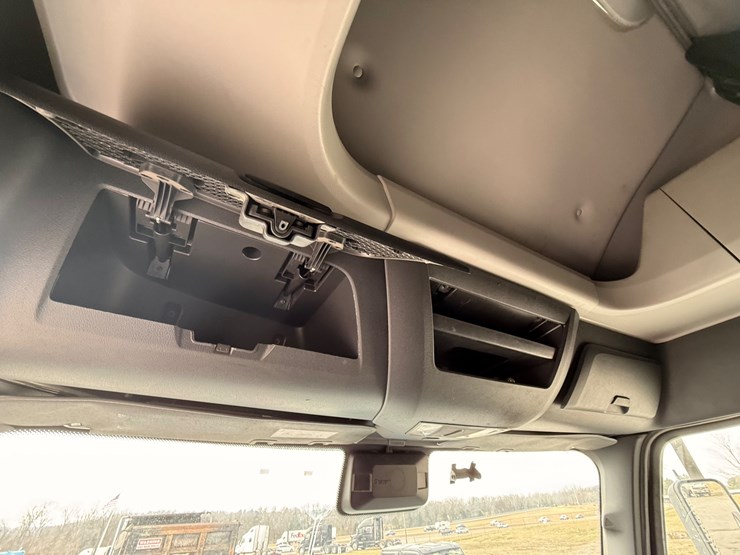 2022-western-star-49x-image-43