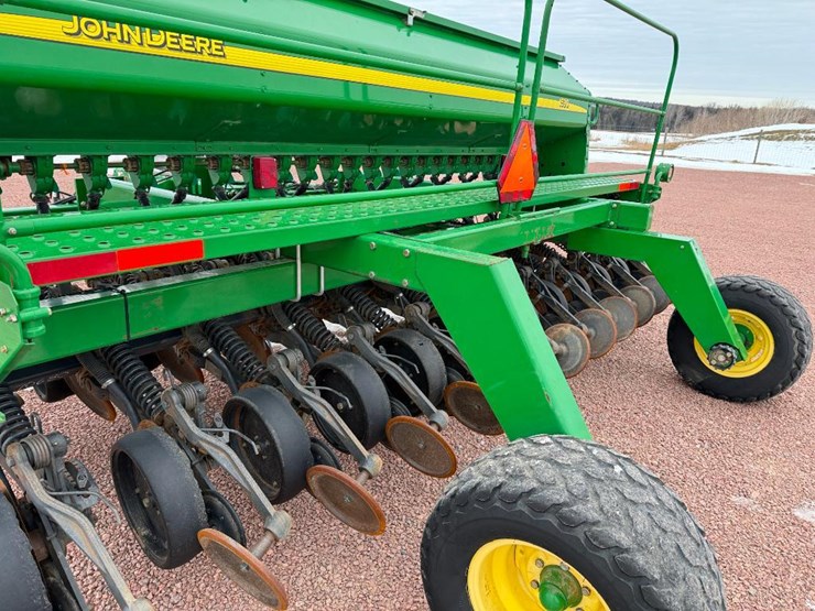 2010-john-deere-1590-image-38