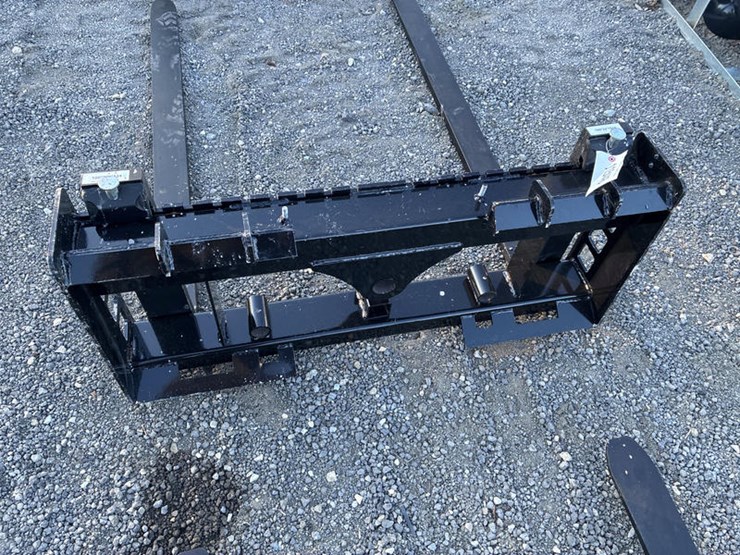 #115446-•-60"-skidsteer-mt-pallet-forks-image-4