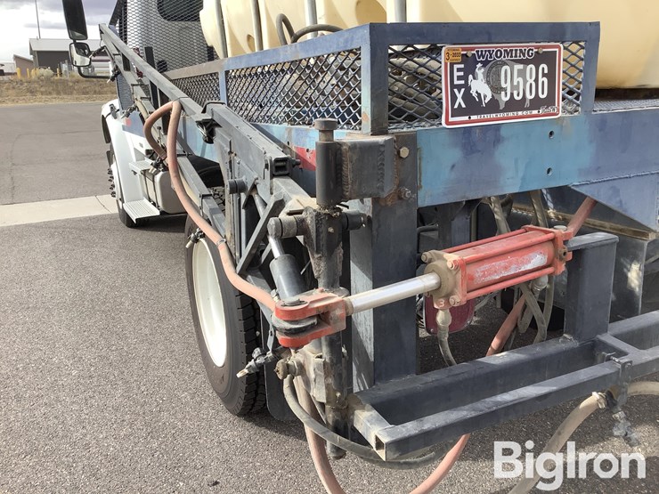 2003-freightliner-m2-106-image-10