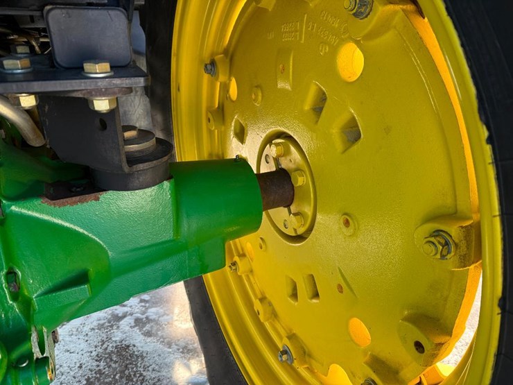 john-deere-6125r-image-32