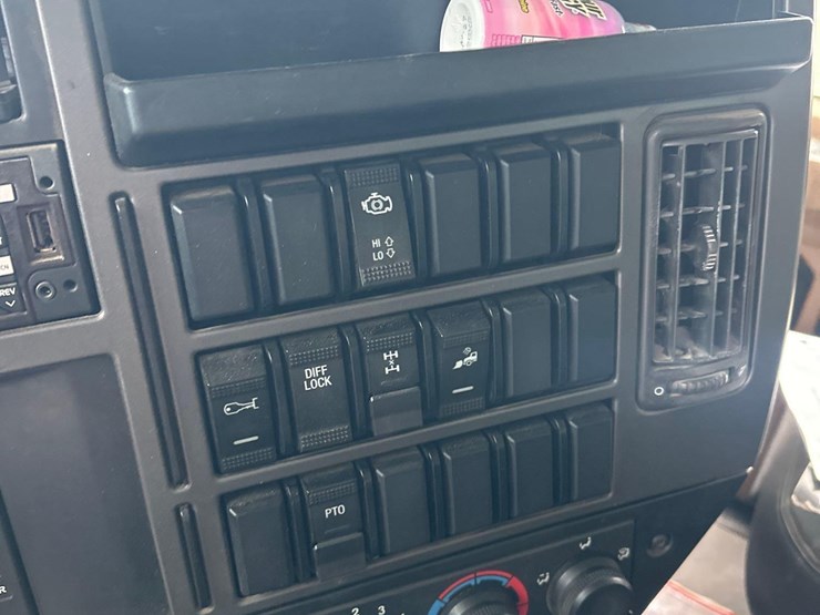 2020-mack-gr64f9-quad/a-dump-truck-image-26