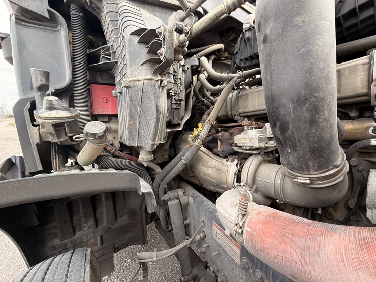 2022-western-star-49x-image-12