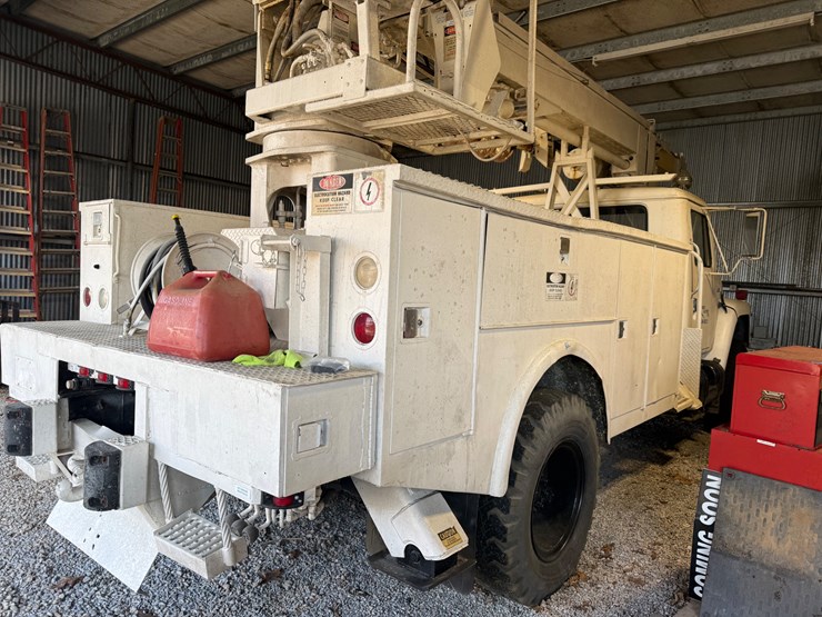 #5-•-1983-international-1724;-1734;-1754-digger-truck-image-5